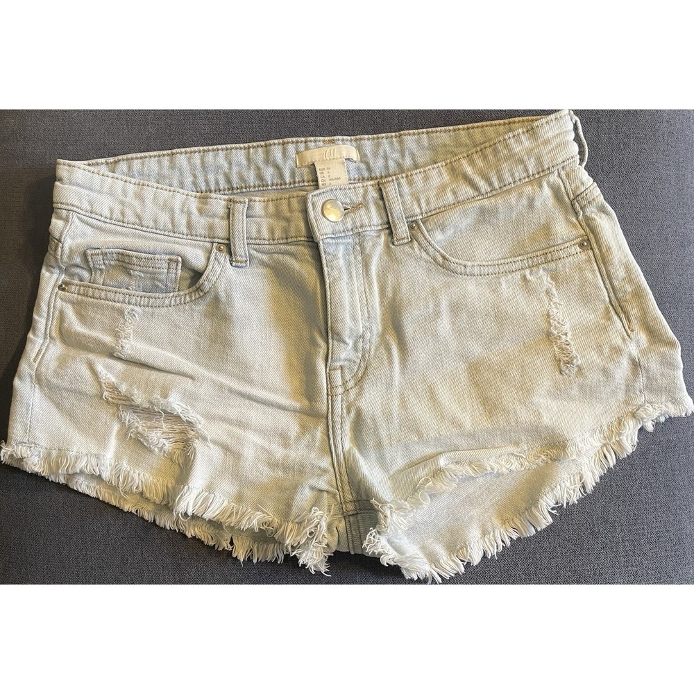 H&M Women's Size 6 Light Wash Denim Cut Off Shorts Frayed Hem 5-Pocket Zip